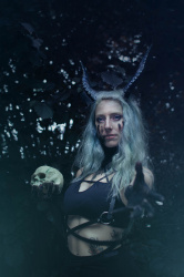 Shannon by Dewi Yera Thiel