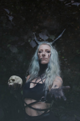 Shannon by Dewi Yera Thiel